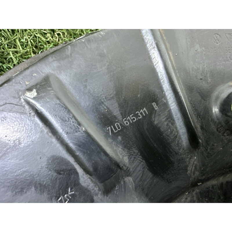 Поворотний кулак (підвіска) AUDI Q7 4L 2015 3.0 CNRB 7L8407258B