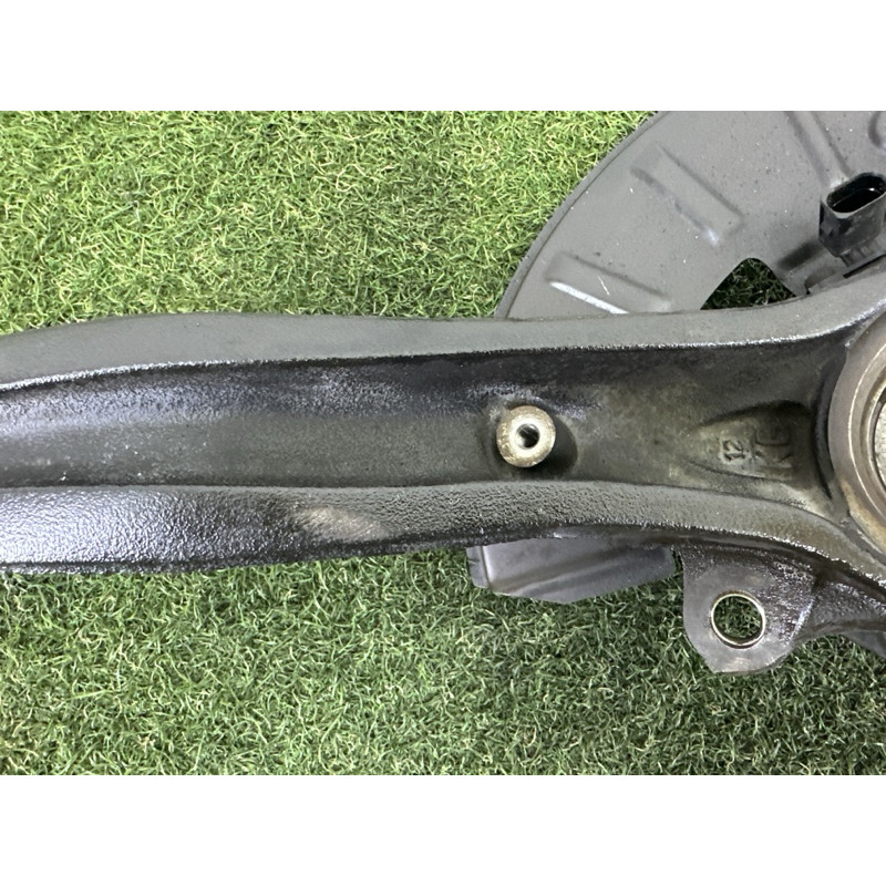 Поворотный кулак (подвеска) Volkswagen Touareg NF 2013 3.6 CGRA 7P6407246A
