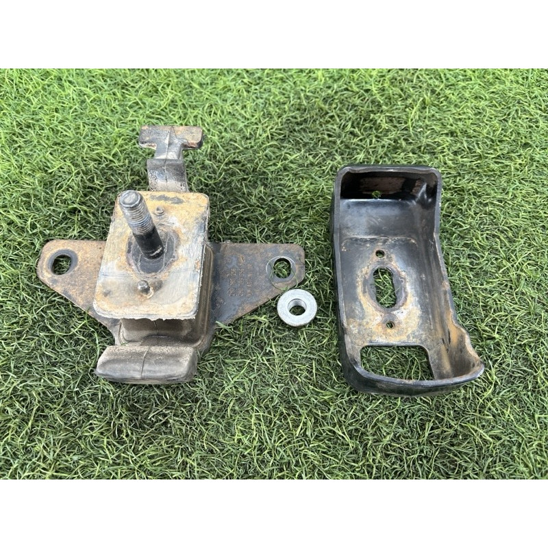 Подушка двигателя (двигатель и элементы) Volkswagen Amarok 2H 2.0 2H0199256A