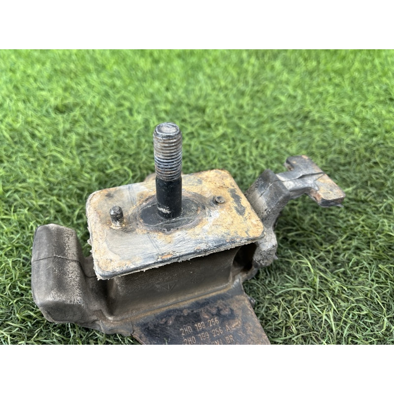 Подушка двигателя (двигатель и элементы) Volkswagen Amarok 2H 2.0 2H0199256A