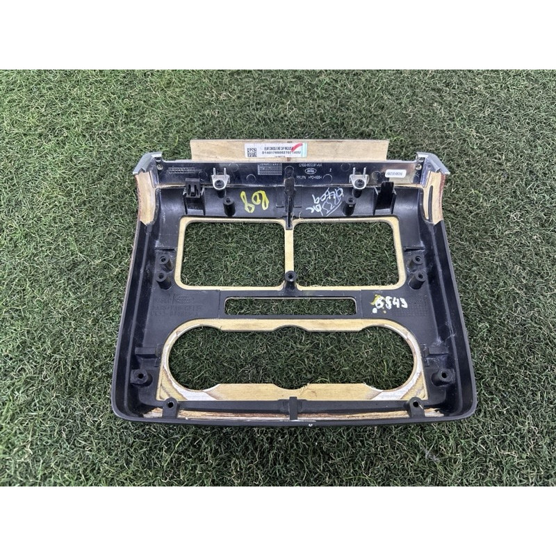 Декоративная накладка центральной консоли (салон) LAND ROVER Range Rover L405 2014 5.0 LR052219