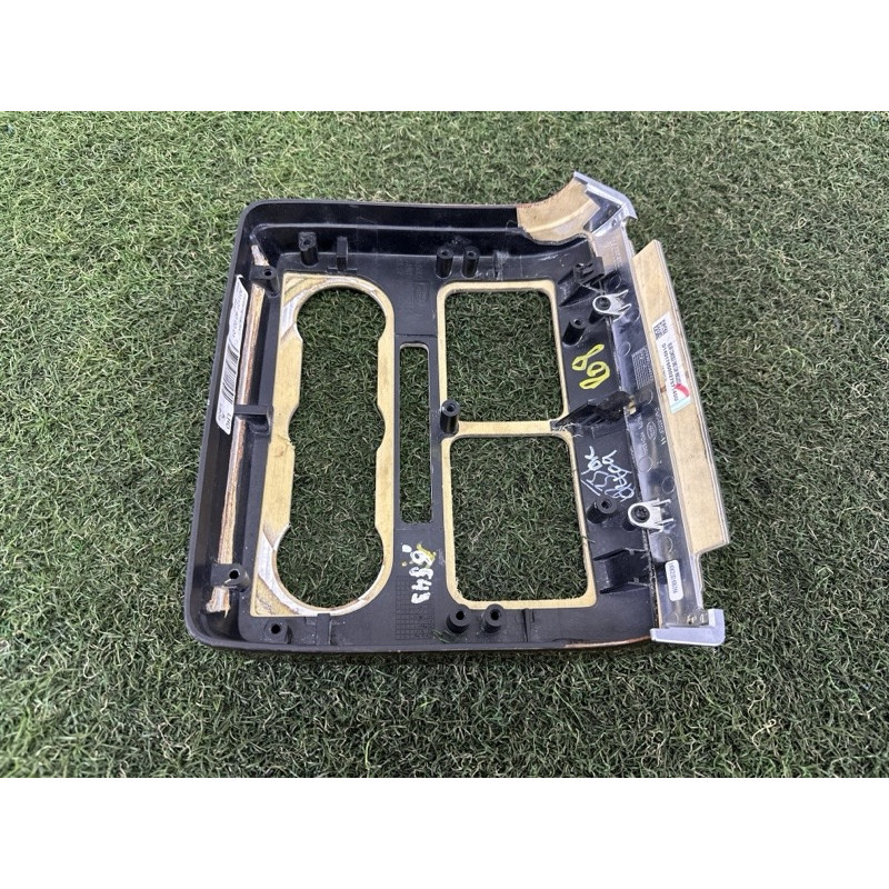 Декоративная накладка центральной консоли (салон) LAND ROVER Range Rover L405 2014 5.0 LR052219