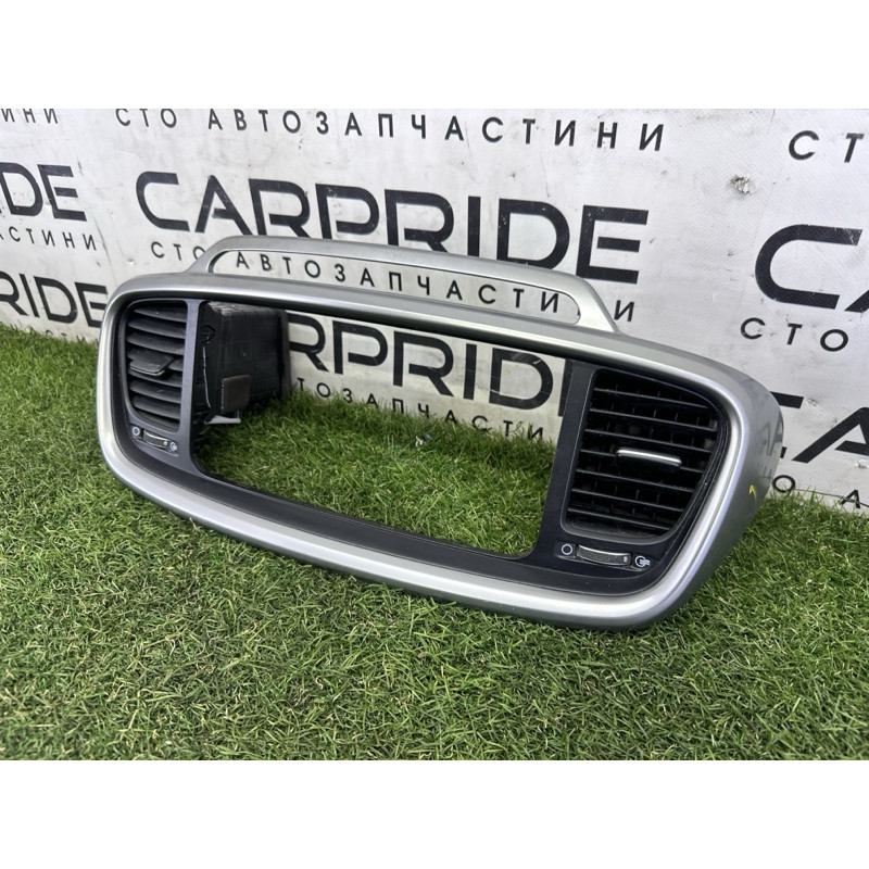 Центральний дефлектор салону (салон) KIA Sorento UM 2019 3.3 84740C6200MEC