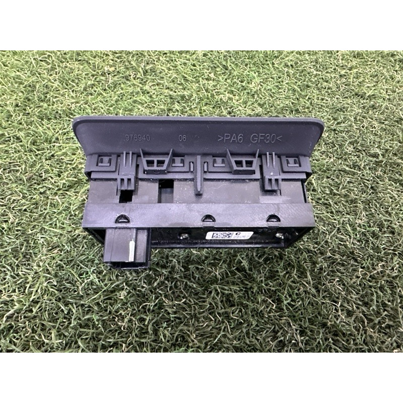 Кнопка открывания крышки багажника (электрика / кнопки) LAND ROVER Range Rover L405 2014 5.0 LR038676
