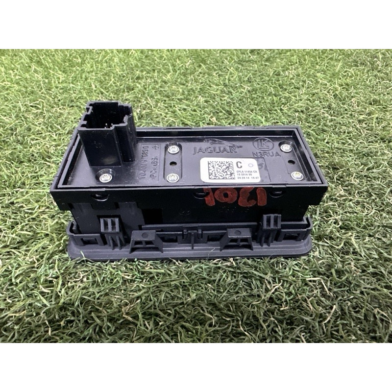 Кнопка открывания крышки багажника (электрика / кнопки) LAND ROVER Range Rover L405 2014 5.0 LR038676