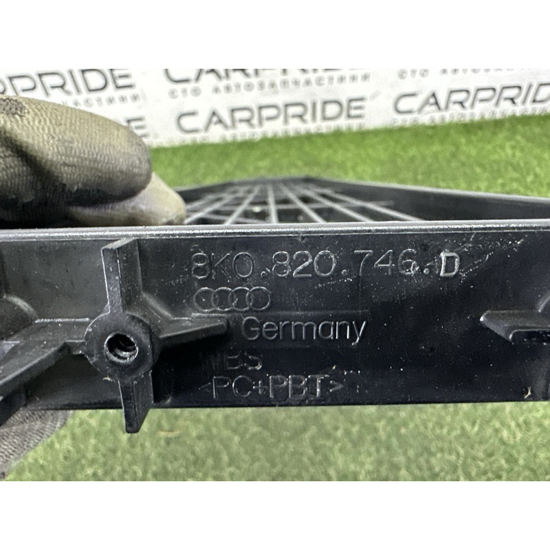 Решетка радиатора (наружные элементы кузова) AUDI Q5 8R 2012 3.2 8K0820746D