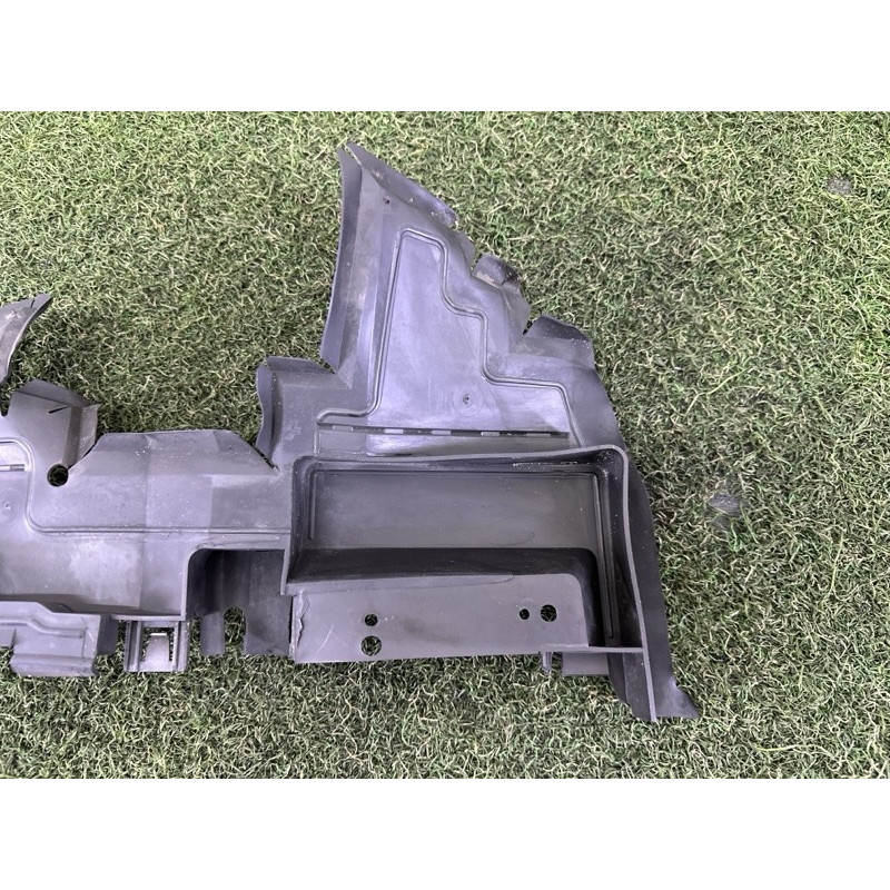 Повітропровід радіатора (кузов і елементи) AUDI Q5 8R 2012 3.2 8R0121283J