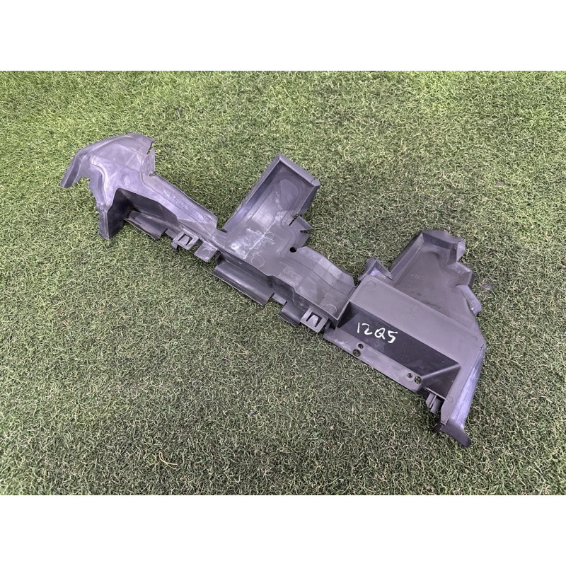 Воздуховод радиатора (кузов и элементы) AUDI Q5 8R 2012 3.2 8R0121284J