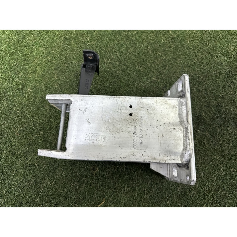 Кронштейн усилителя бампера (стекла и зеркала) AUDI Q5 8R 2012 3.2 8R0807134