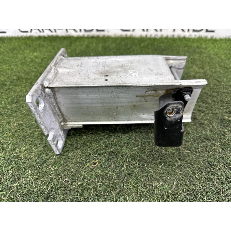 Кронштейн усилителя бампера (стекла и зеркала) AUDI Q5 8R 2012 3.2 8R0807134
