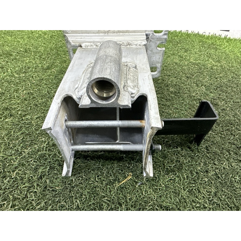 Кронштейн усилителя бампера (стекла и зеркала) AUDI Q5 8R 2012 3.2 8R0807134