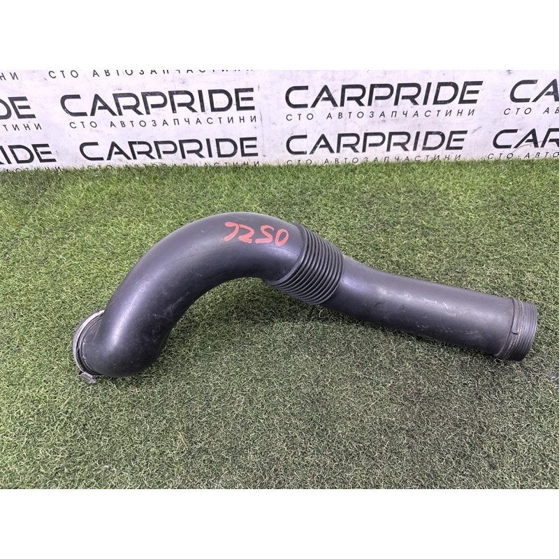 Патрубок повітряного фільтра (подача палива) BMW X3 F25 2013 2.0 13717616933