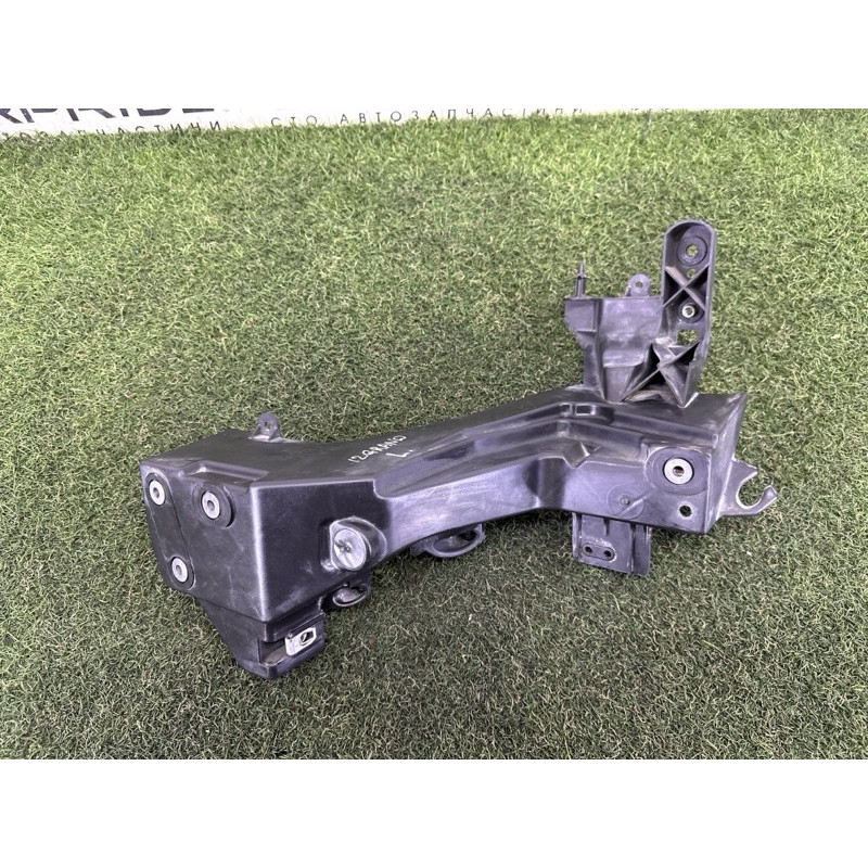 Кронштейн фары (кузов и элементы) Jeep Grand Cherokee WK2 2014 5.7 HEMi 68223399AA