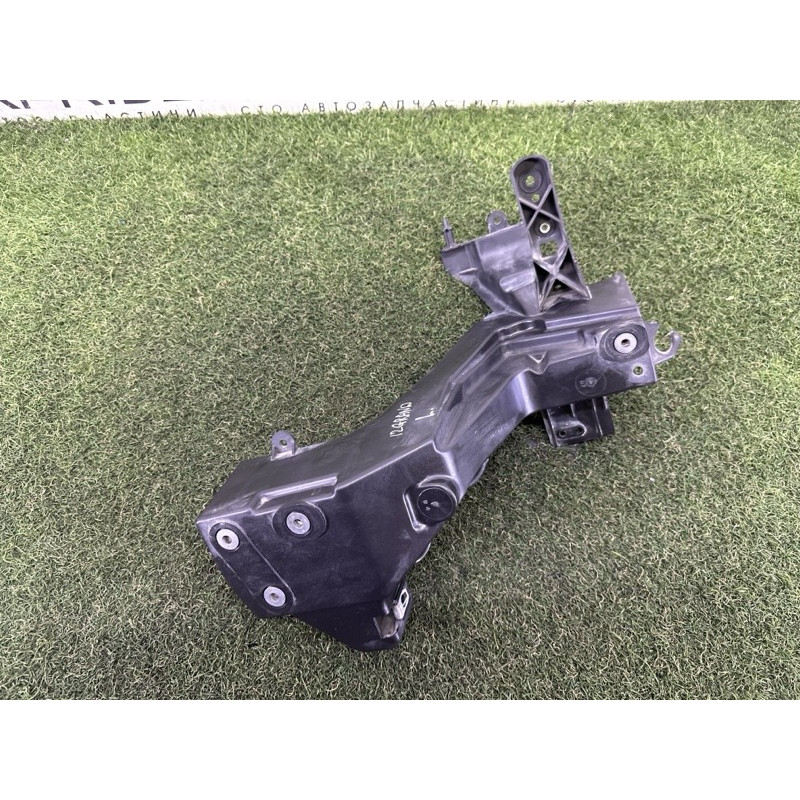 Кронштейн фары (кузов и элементы) Jeep Grand Cherokee WK2 2014 5.7 HEMi 68223399AA