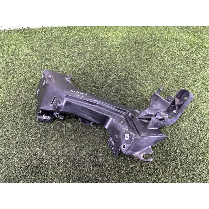 Кронштейн фары (кузов и элементы) Jeep Grand Cherokee WK2 2014 5.7 HEMi 68223399AA