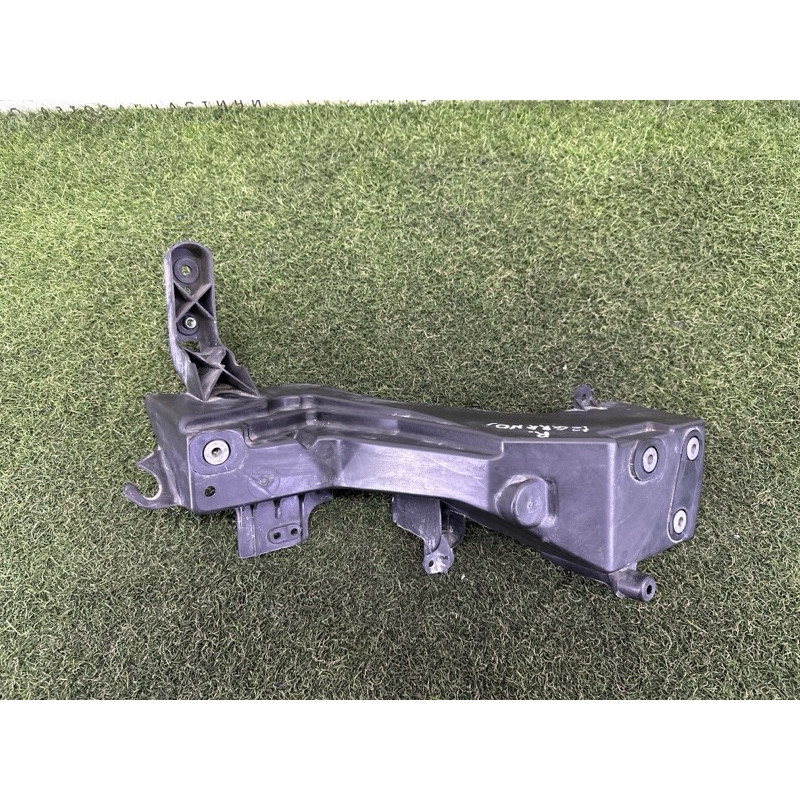 Кронштейн фары (кузов и элементы) Jeep Grand Cherokee WK2 2014 5.7 HEMi 68223400AA