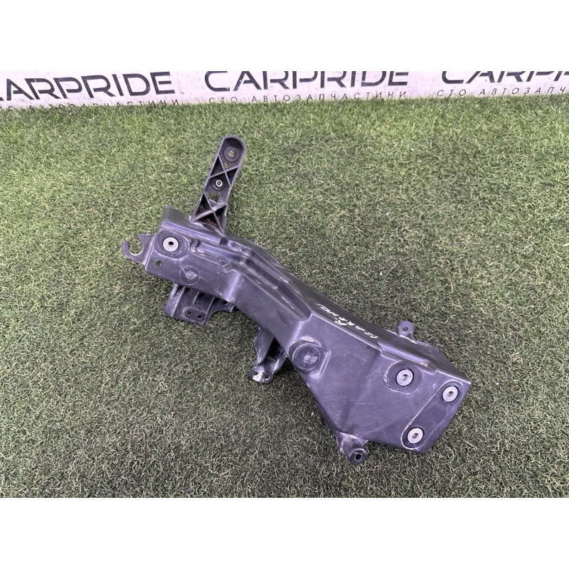 Кронштейн фары (кузов и элементы) Jeep Grand Cherokee WK2 2014 5.7 HEMi 68223400AA