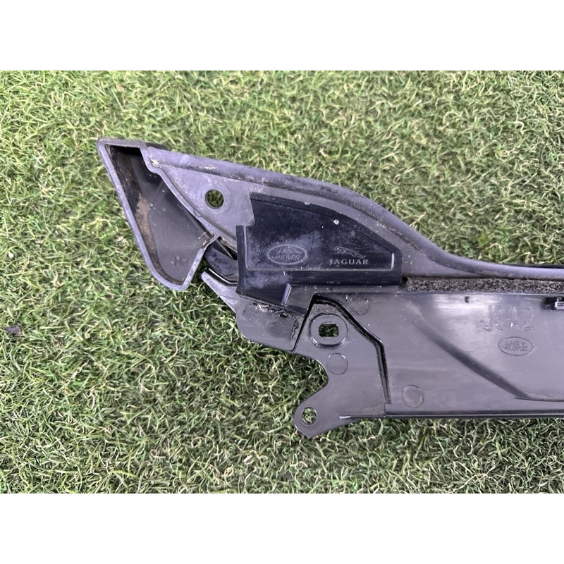 Молдинг лобового скла (кузов і елементи) LAND ROVER Range Rover Velar L560 2018 2.0 LR092716