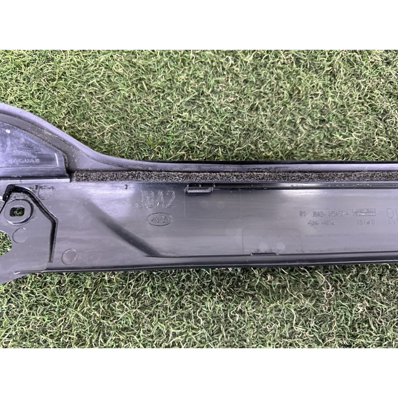 Молдинг лобового скла (кузов і елементи) LAND ROVER Range Rover Velar L560 2018 2.0 LR092716
