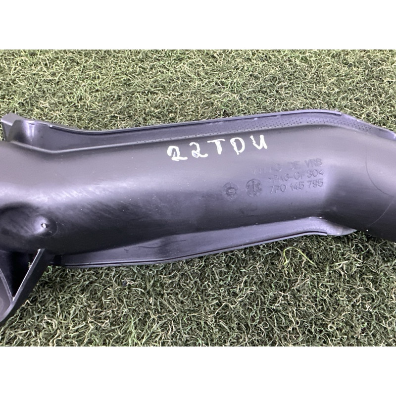 Патрубок інтеркулера (двигун та елементи) Volkswagen Touareg NF 2012 3.0 7P0145770