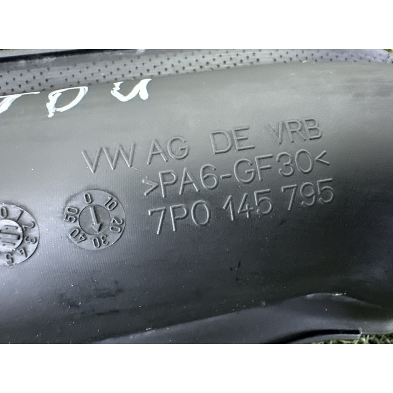 Патрубок інтеркулера (двигун та елементи) Volkswagen Touareg NF 2012 3.0 7P0145770