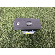 Гніздо USB/AUX