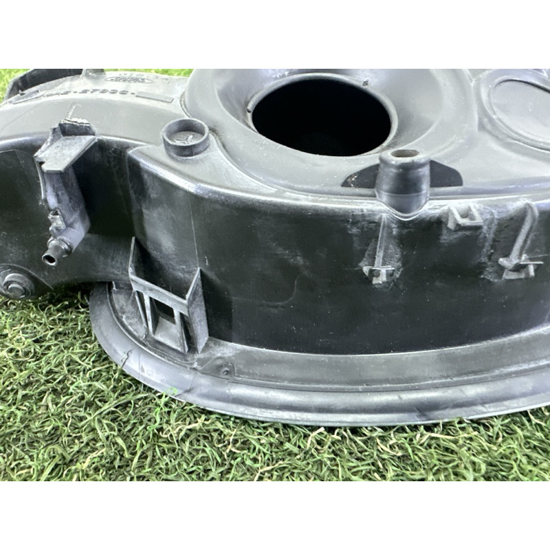 Лючок топливного бака (кузов и элементы) LAND ROVER Range Rover Velar L560 2018 2.0 LR092637