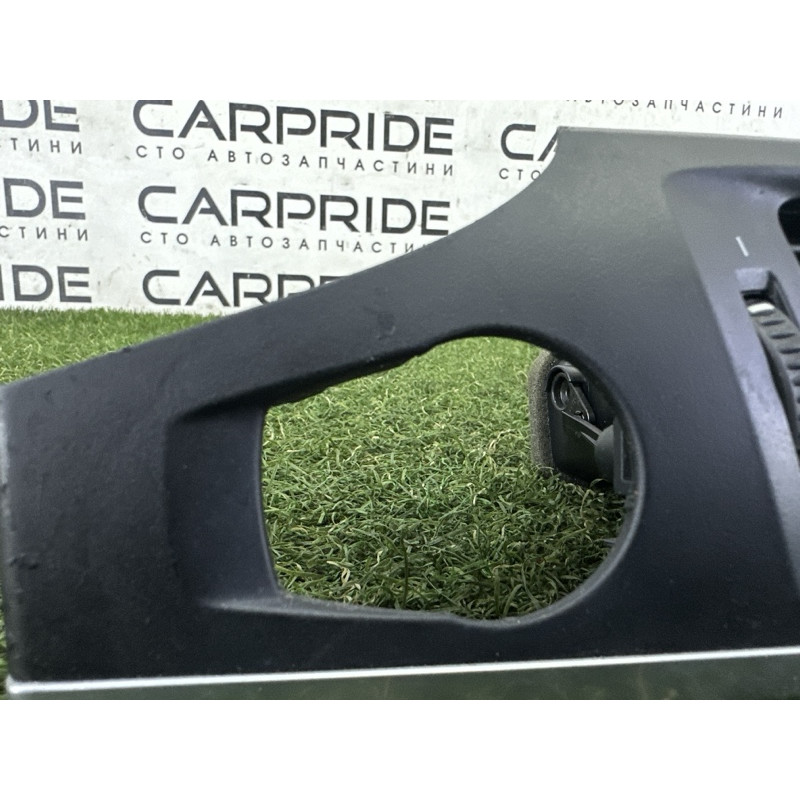 Центральный дефлектор салона (салон) BMW X3 F25 2013 2.0 64229184743