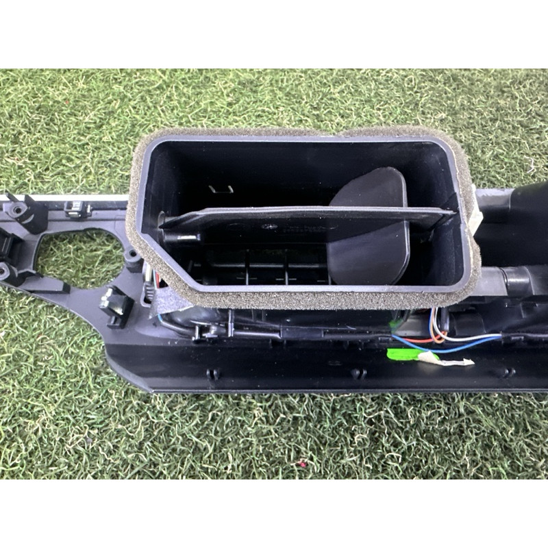 Центральный дефлектор салона (салон) BMW X3 F25 2013 2.0 64229184743