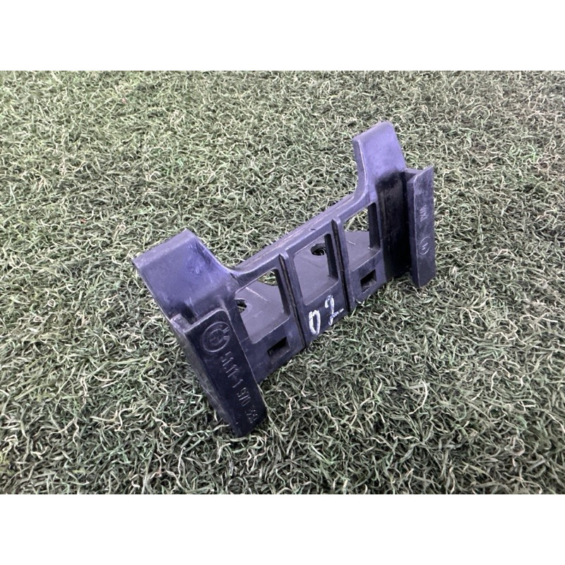 Кріплення бампера (кузов і елементи) BMW 7-series E38 51111970389