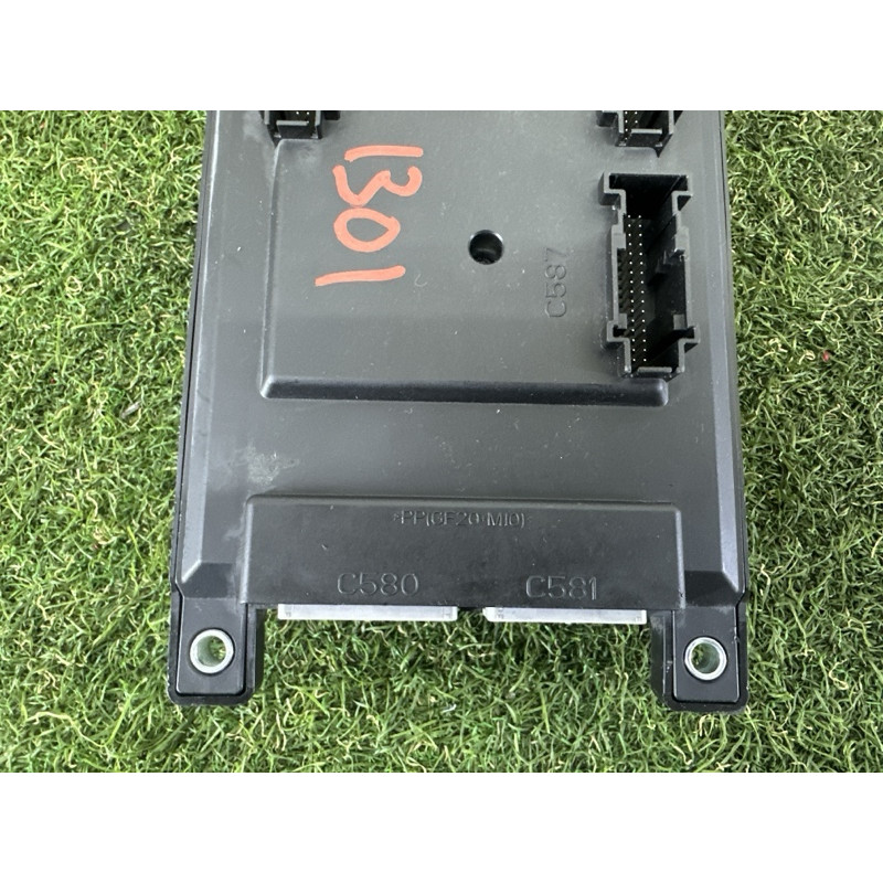 Блок предохранителей (электрика) LAND ROVER Range Rover L405 2014 5.0 LR045951