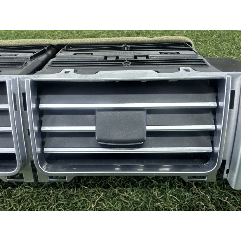 Центральный дефлектор салона (салон) LAND ROVER Range Rover L405 2014 5.0 LR055740