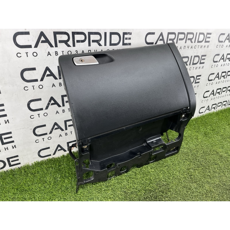 Бардачок (салон) Audi A4 B8 8k1880302b