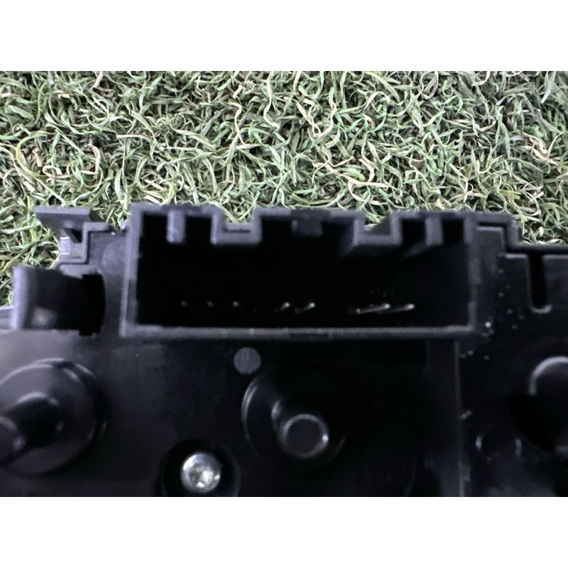 Кнопки руля (электрика / кнопки) LAND ROVER Range Rover Velar L560 2018 2.0 LR116681