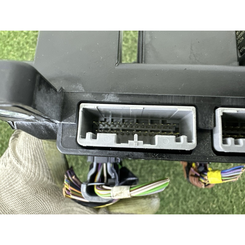Блок предохранителей (электрика) LAND ROVER Range Rover L405 2014 5.0 LR068358