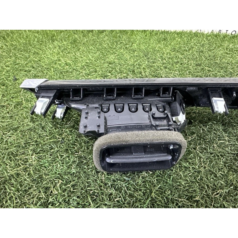 Центральный дефлектор салона (салон) BMW X1 F48 2016 2.0 51459347745
