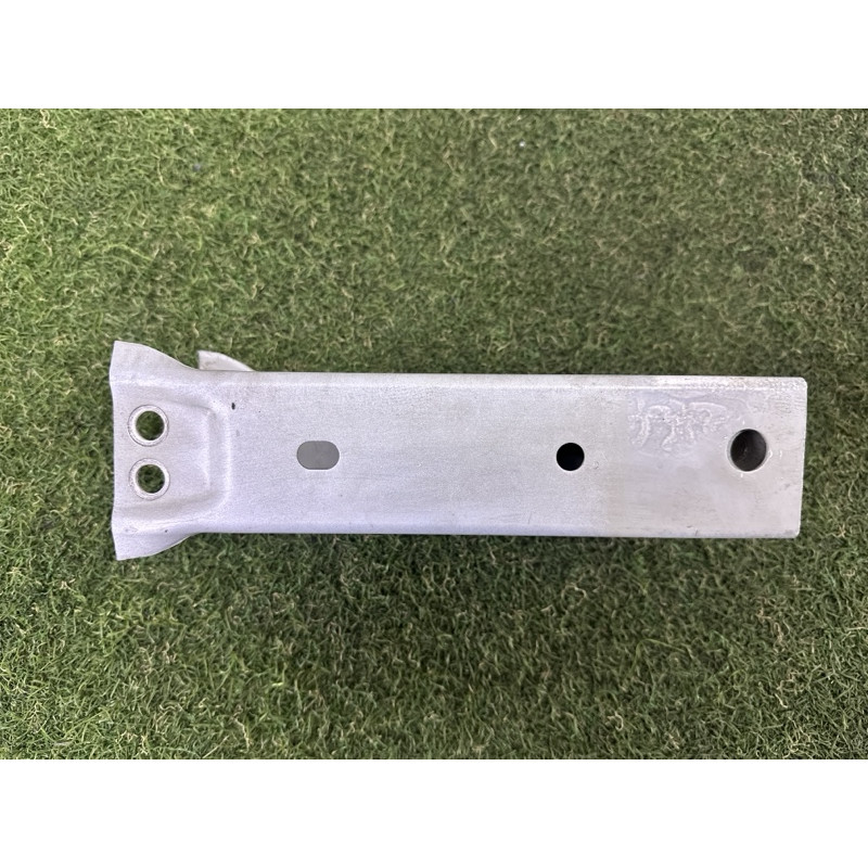 Кронштейн усилителя бампера (стекла и зеркала) LAND ROVER Range Rover Velar L560 2018 2.0 LR091866