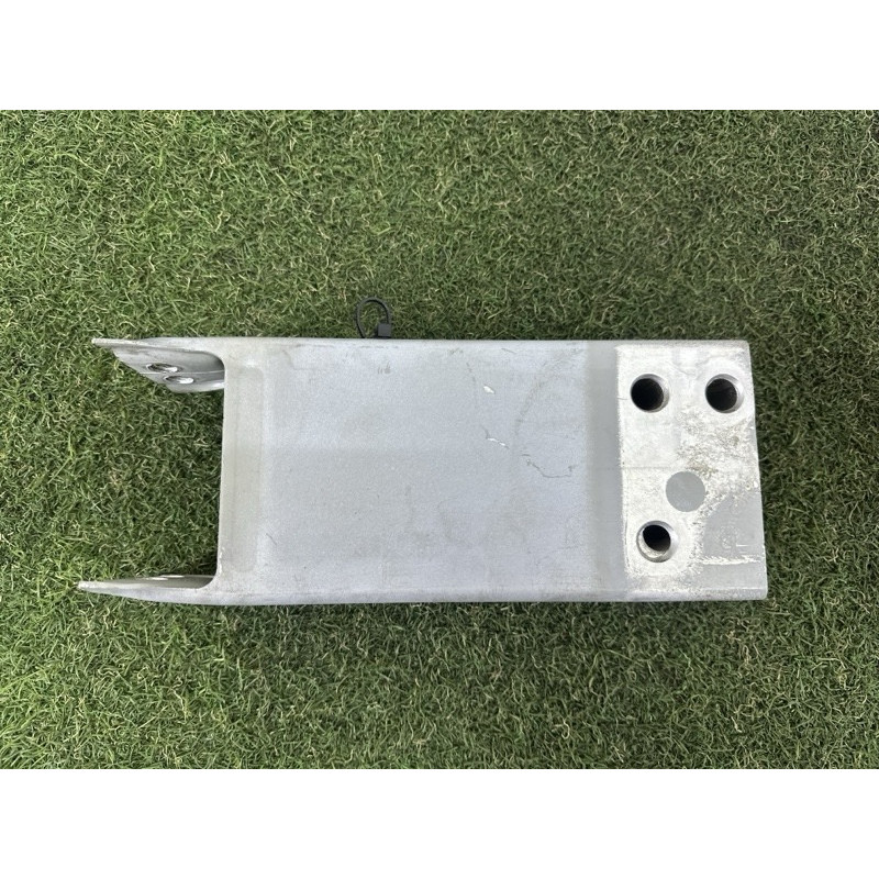 Кронштейн усилителя бампера (стекла и зеркала) LAND ROVER Range Rover Velar L560 2018 2.0 LR091866