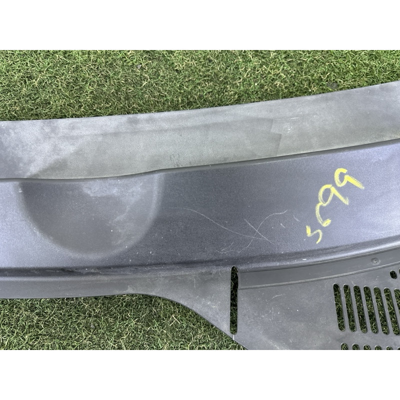 Жабо (кузов і елементи) Volkswagen Touareg NF 2012 3.0 7P6819401B