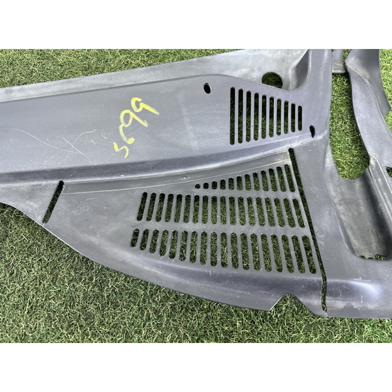 Жабо (кузов і елементи) Volkswagen Touareg NF 2012 3.0 7P6819401B