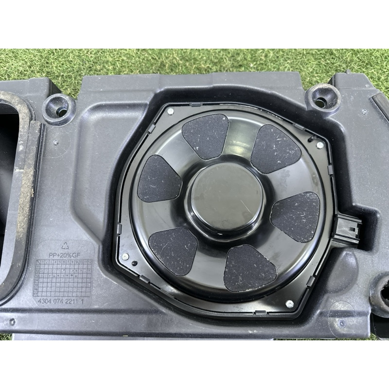 Сабвуфер (электрика) LAND ROVER RANGE ROVER Sport L494 2014 5.0 LR033287
