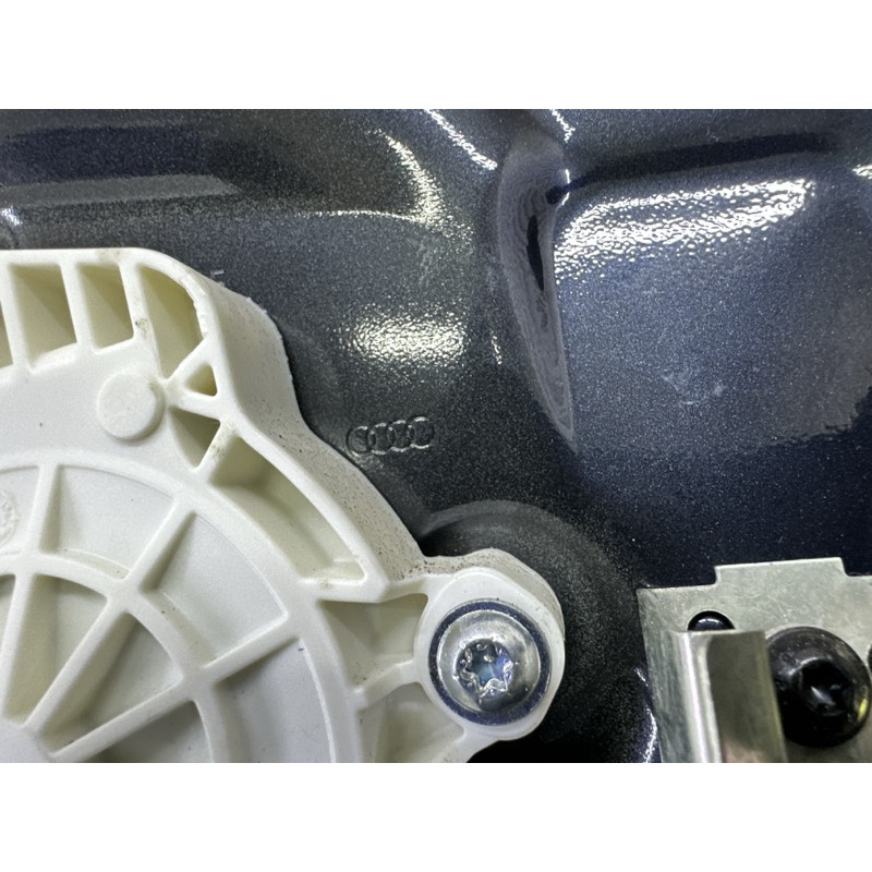 Дверь (наружные элементы кузова) AUDI Q5 8R 2012 3.2 8R0833051B