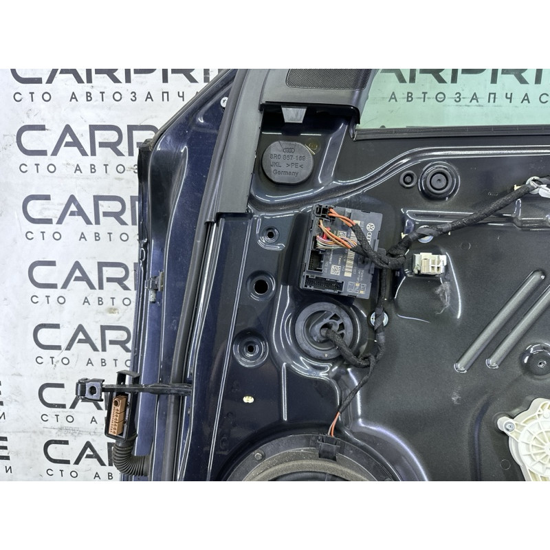 Двері (зовнішні елементи кузова) AUDI Q5 8R 2012 3.2 8R0831052E