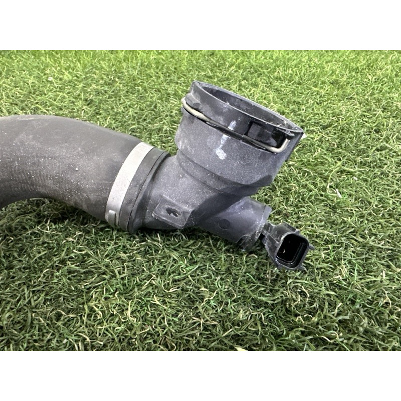 Патрубок (система охлаждения) LAND ROVER Range Rover Velar L560 2018 2.0 LR106272