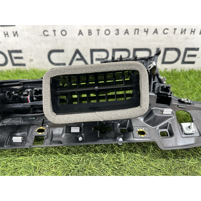 Центральний дефлектор салону (салон) Audi Q5 Not specified 80B820902M6PS