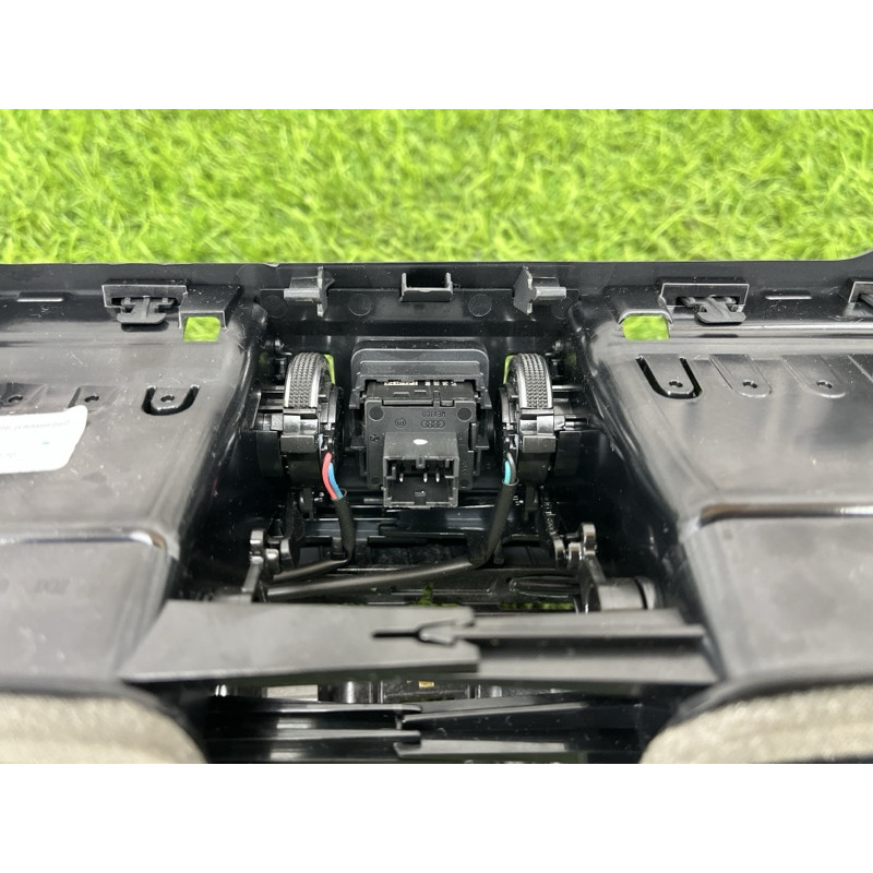 Центральний дефлектор салону (салон) Audi Q5 Not specified 80B820902M6PS