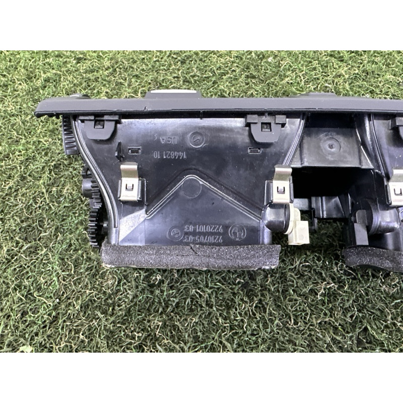 Центральный дефлектор салона (салон) BMW X5 E70 2012 4.4 64229220101