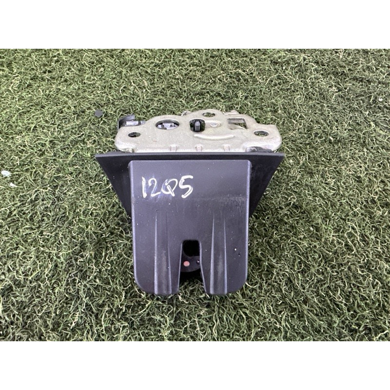 Замок багажника (кузов и элементы) AUDI Q5 8R 2012 3.2 8R0827505