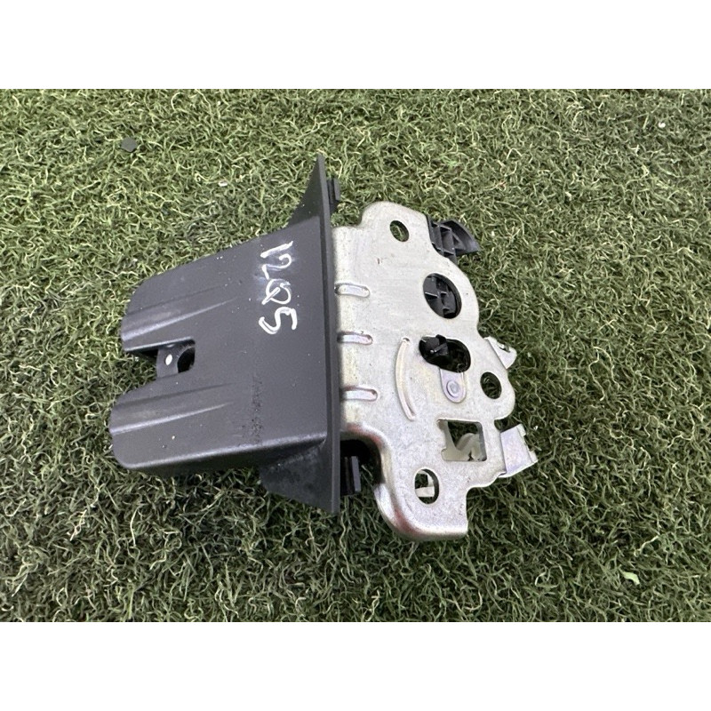 Замок багажника (кузов и элементы) AUDI Q5 8R 2012 3.2 8R0827505