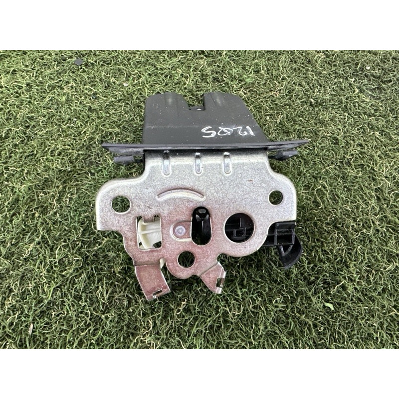 Замок багажника (кузов и элементы) AUDI Q5 8R 2012 3.2 8R0827505